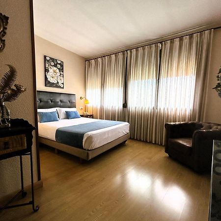 Hostal Rural Moratin Pastrana Bagian luar foto