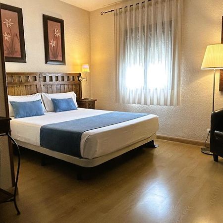 Hostal Rural Moratin Pastrana Bagian luar foto