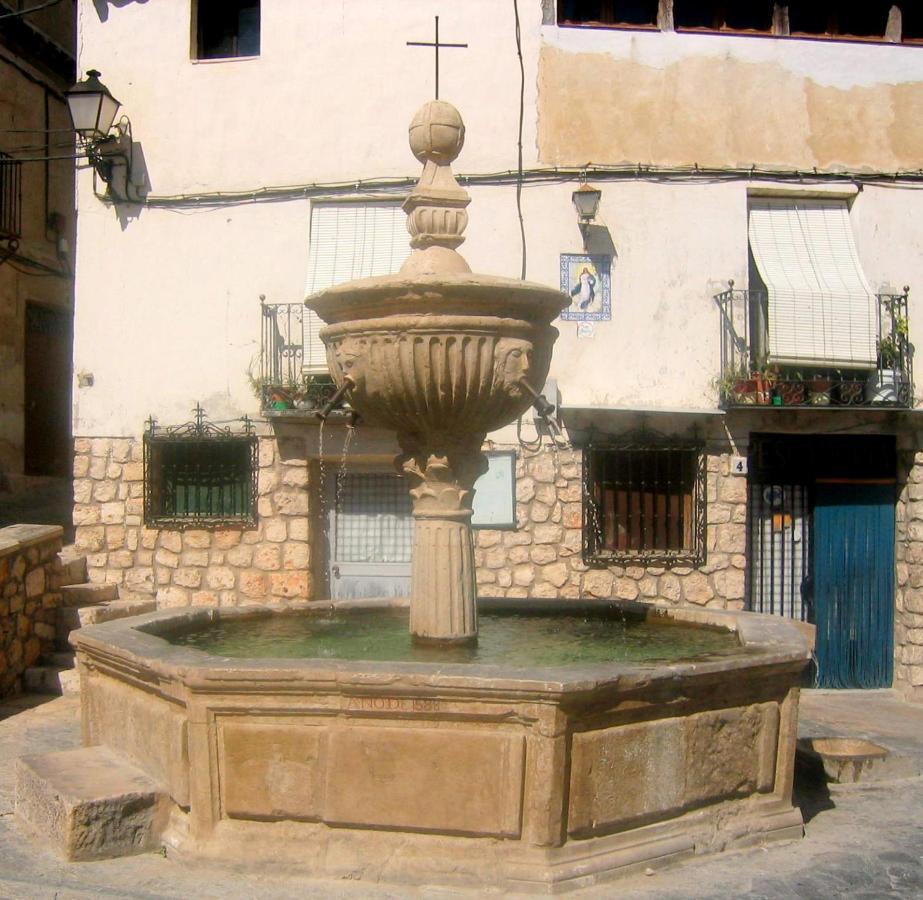 Hostal Rural Moratin Pastrana Bagian luar foto