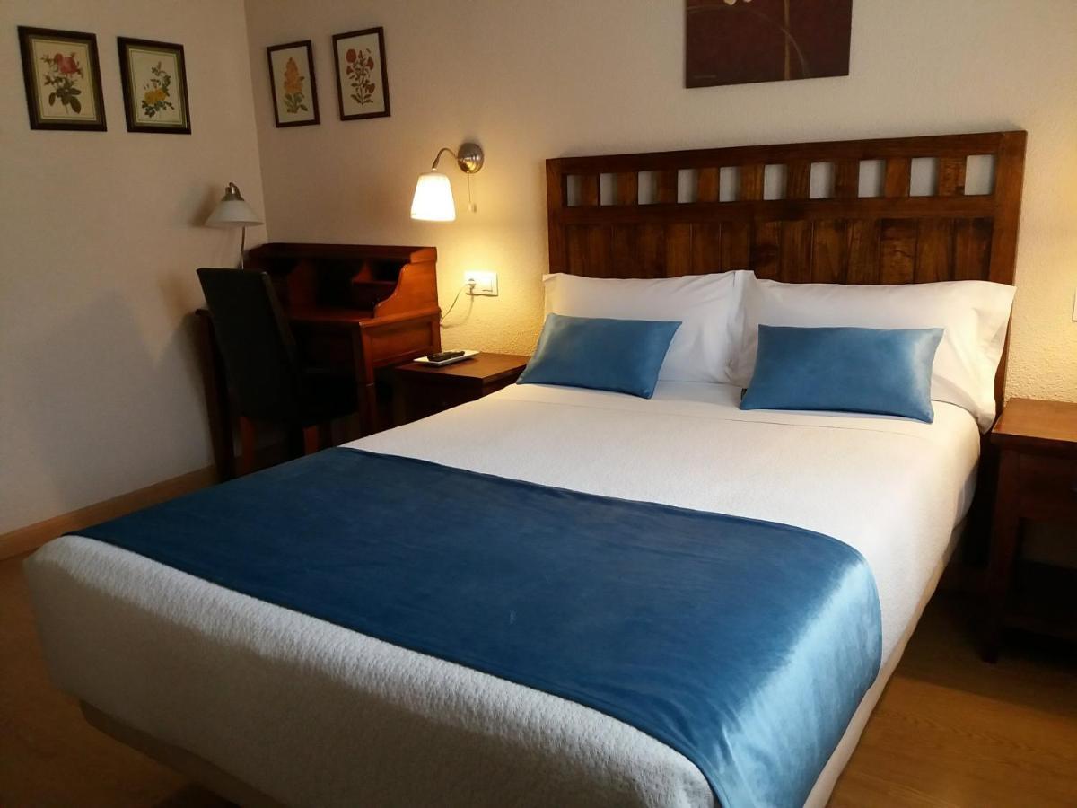 Hostal Rural Moratin Pastrana Bagian luar foto