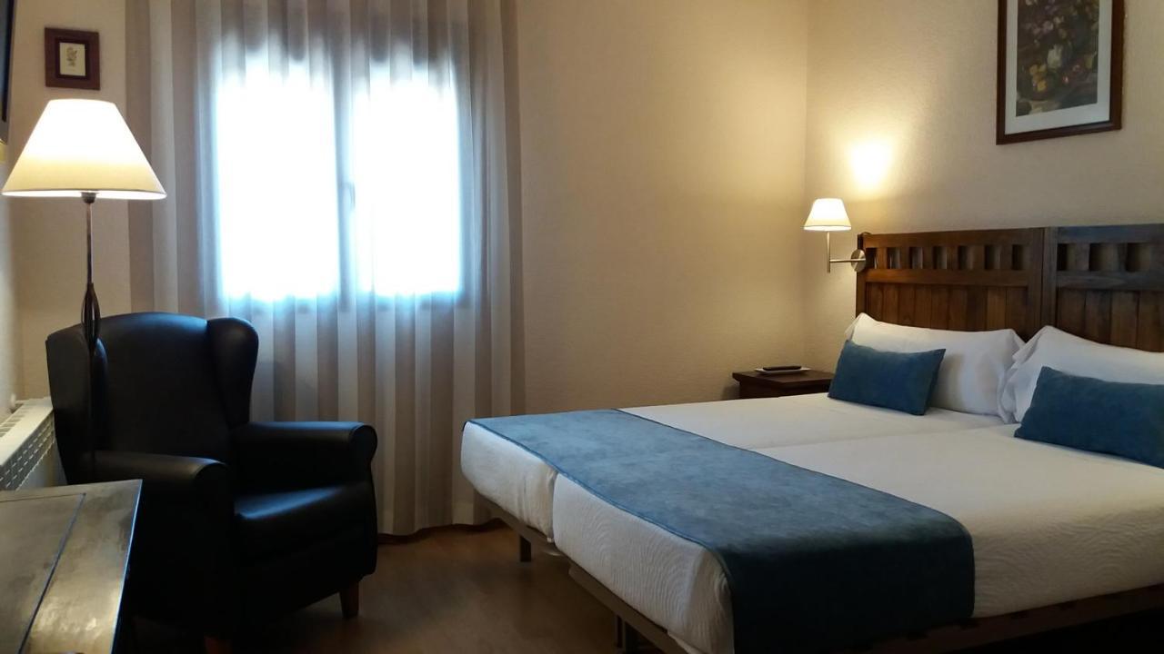 Hostal Rural Moratin Pastrana Bagian luar foto