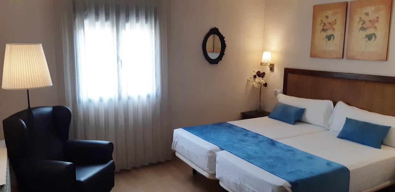 Hostal Rural Moratin Pastrana Bagian luar foto
