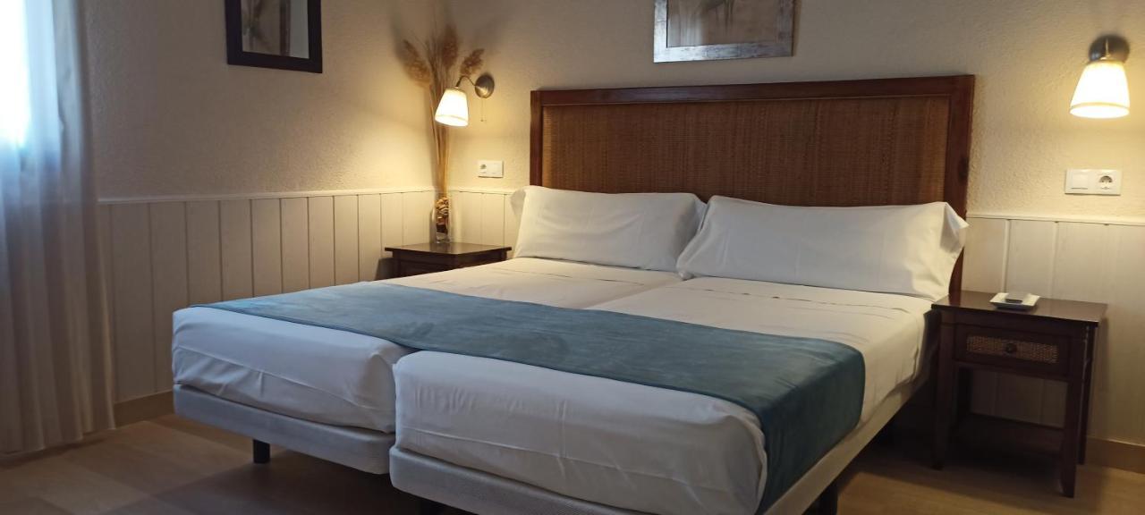 Hostal Rural Moratin Pastrana Bagian luar foto