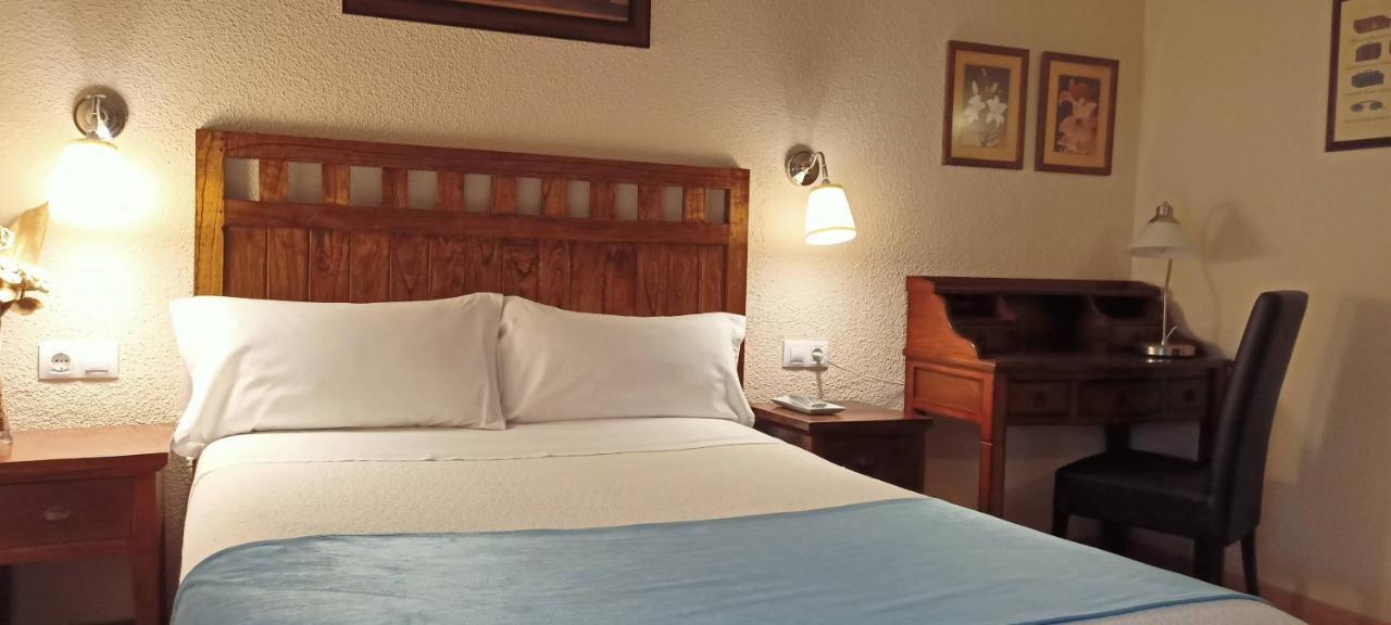 Hostal Rural Moratin Pastrana Bagian luar foto