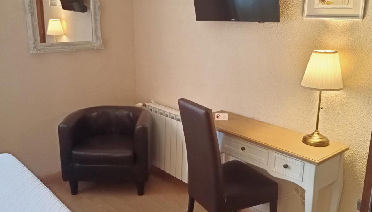Hostal Rural Moratin Pastrana Bagian luar foto