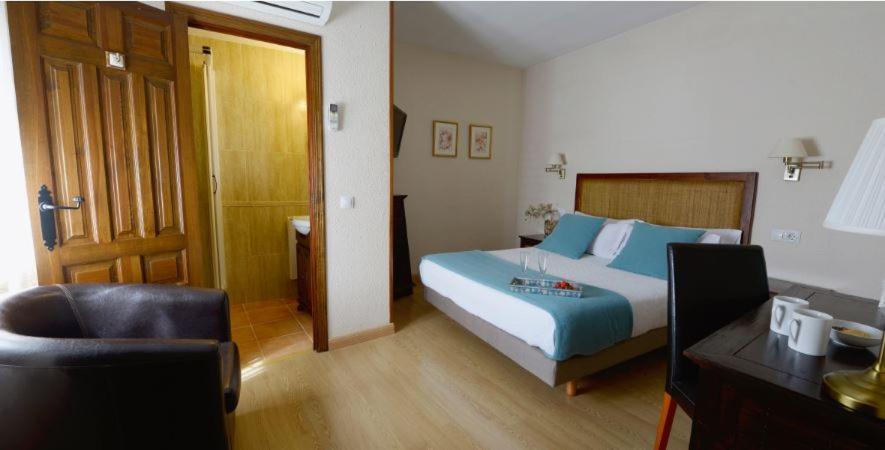 Hostal Rural Moratin Pastrana Bagian luar foto