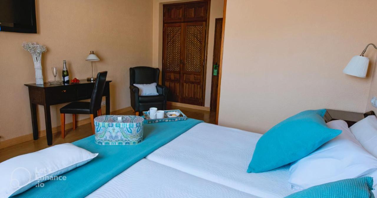 Hostal Rural Moratin Pastrana Bagian luar foto