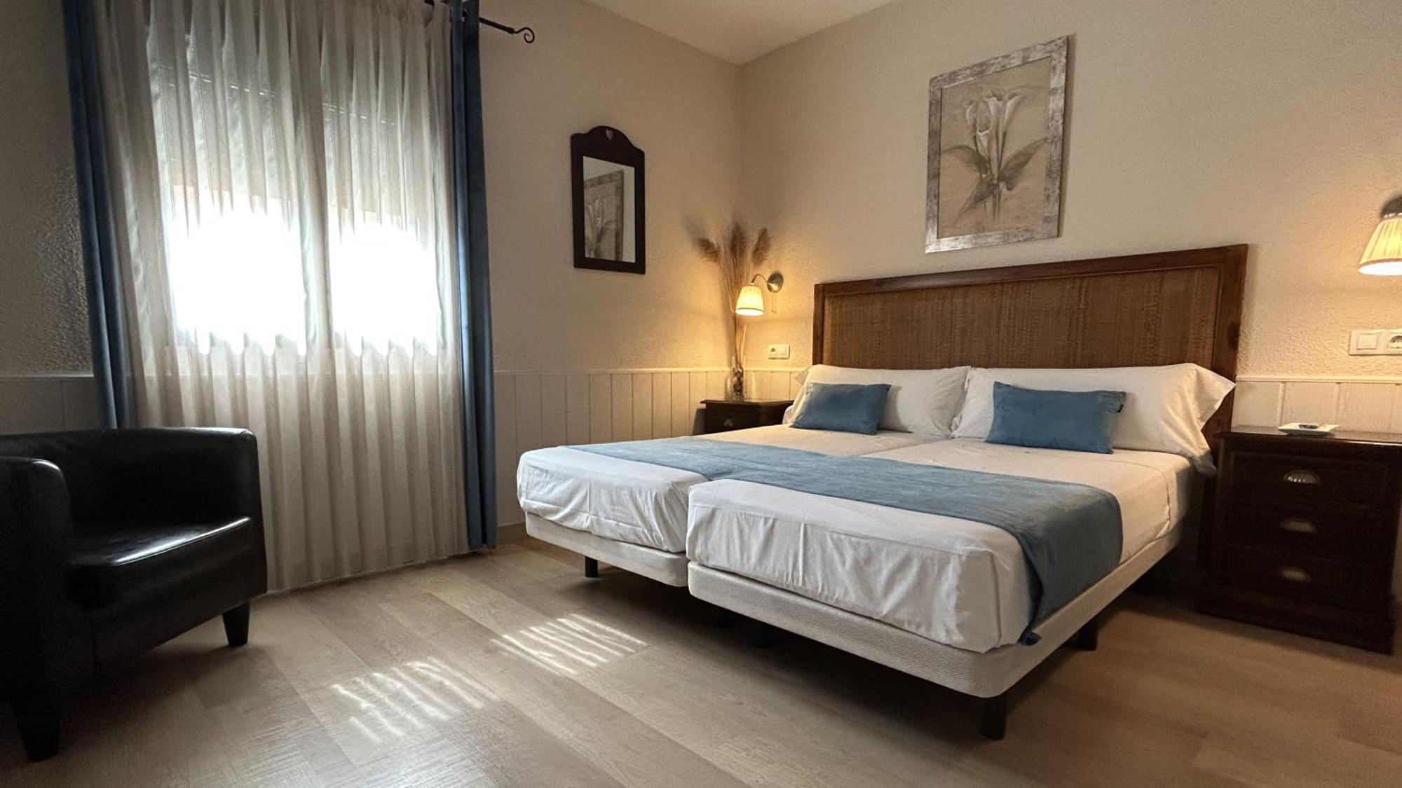 Hostal Rural Moratin Pastrana Bagian luar foto