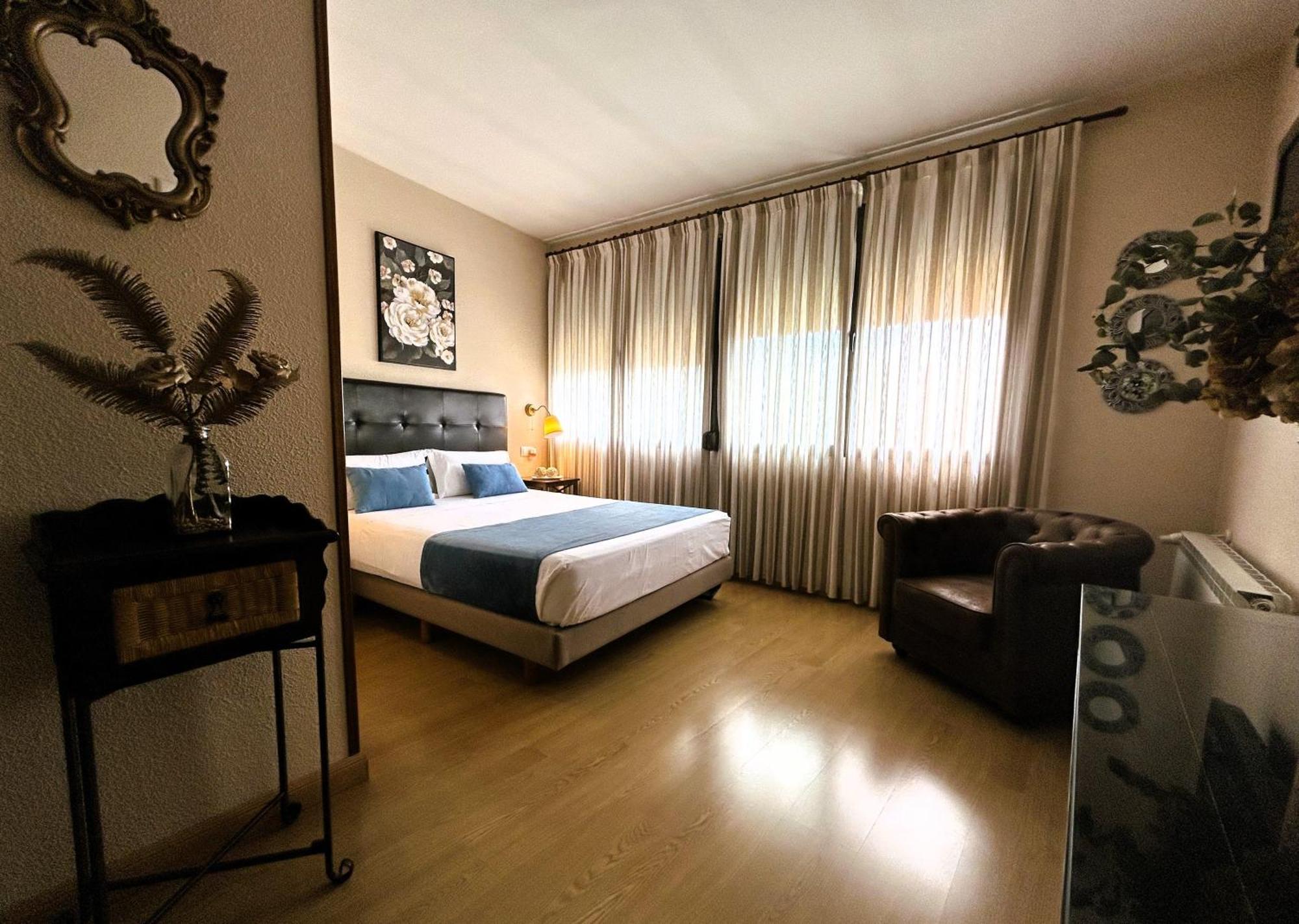 Hostal Rural Moratin Pastrana Bagian luar foto